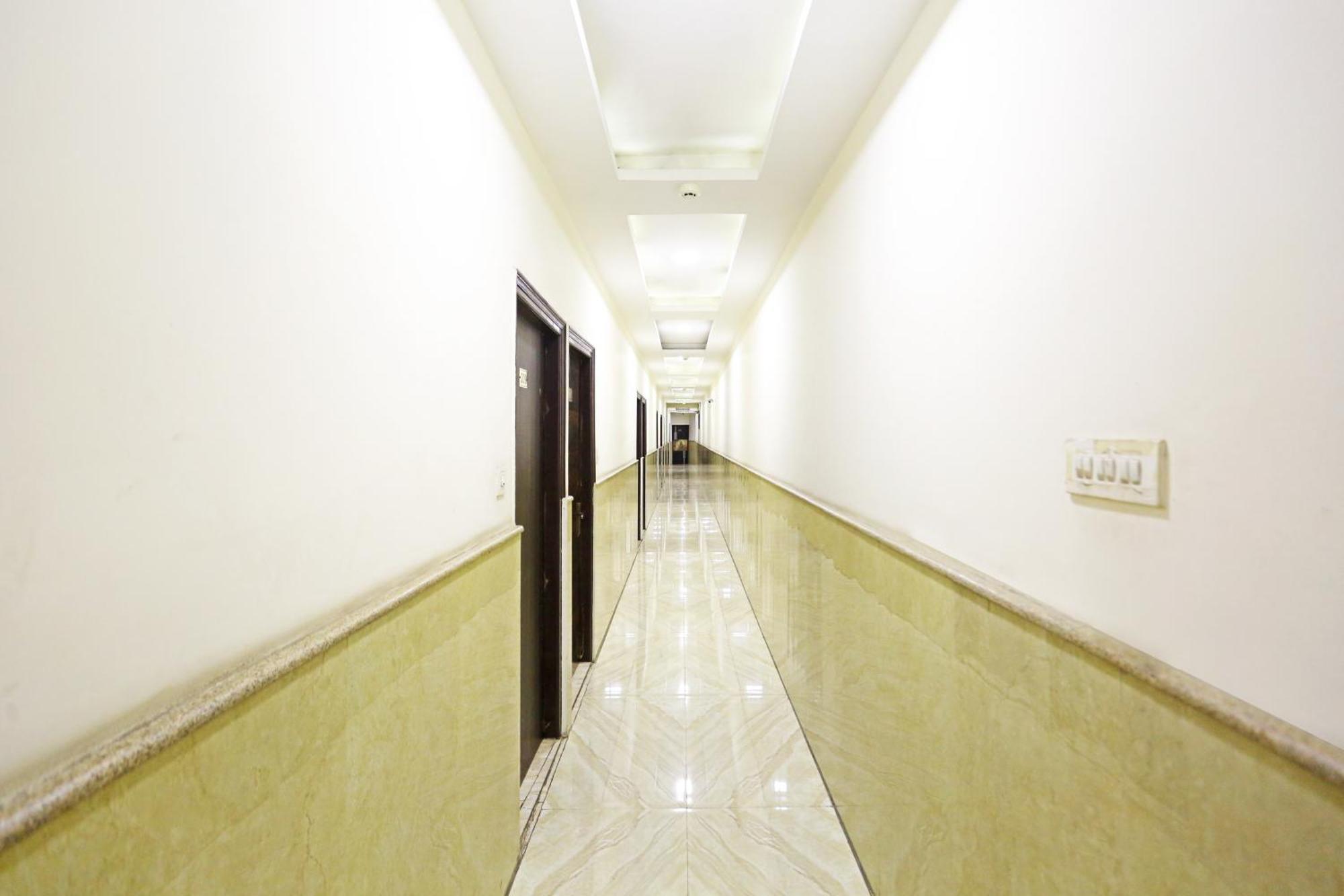 Hotel The Kiara Near Delhi Airport Ню Делхи Екстериор снимка
