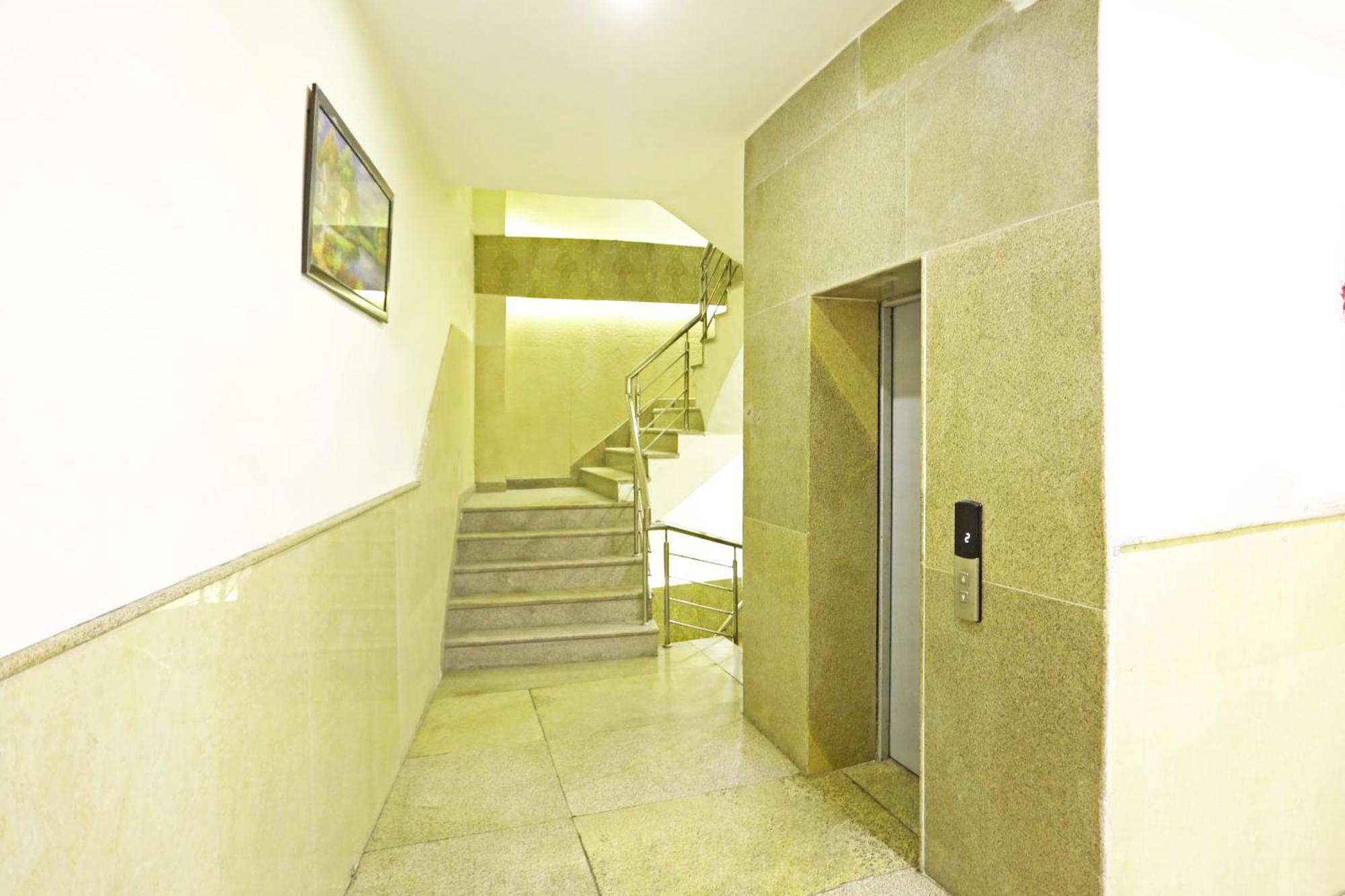 Hotel The Kiara Near Delhi Airport Ню Делхи Екстериор снимка