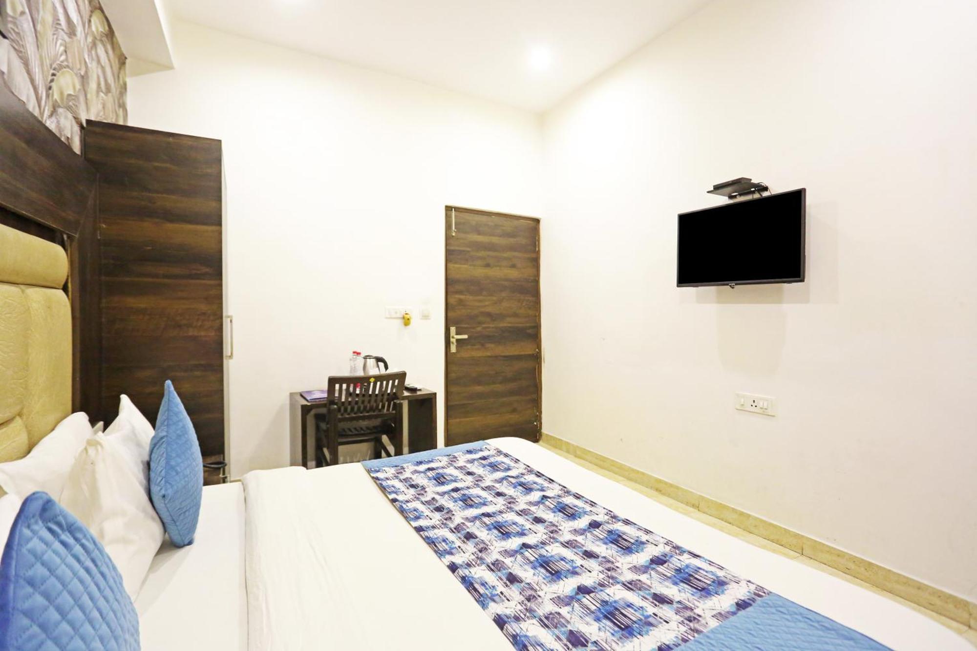 Hotel The Kiara Near Delhi Airport Ню Делхи Екстериор снимка