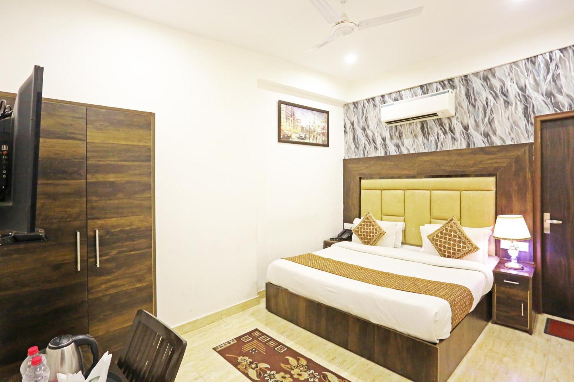 Hotel The Kiara Near Delhi Airport Ню Делхи Екстериор снимка
