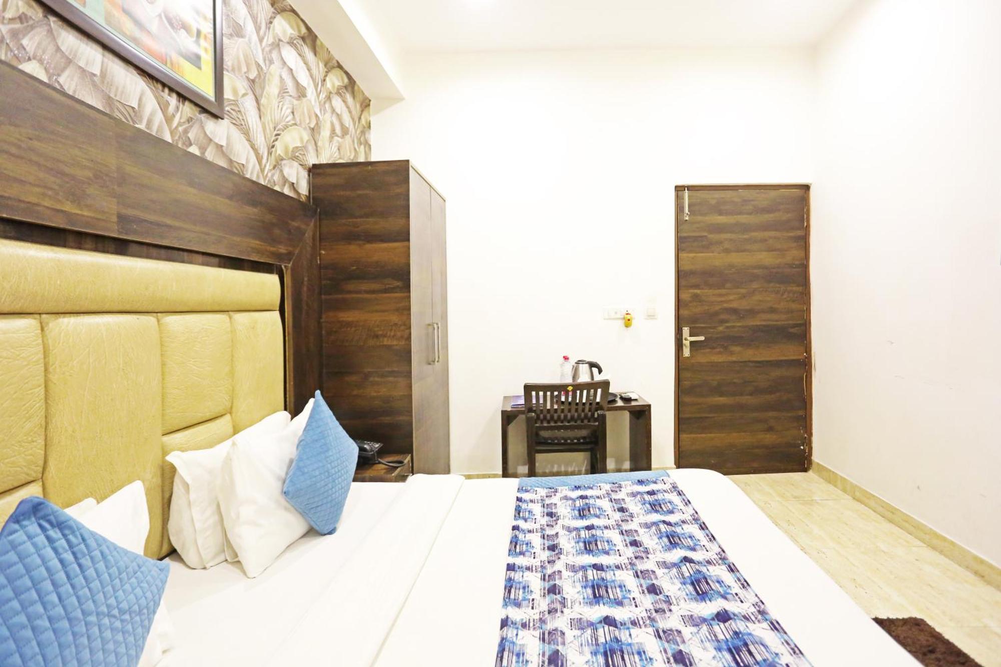 Hotel The Kiara Near Delhi Airport Ню Делхи Екстериор снимка