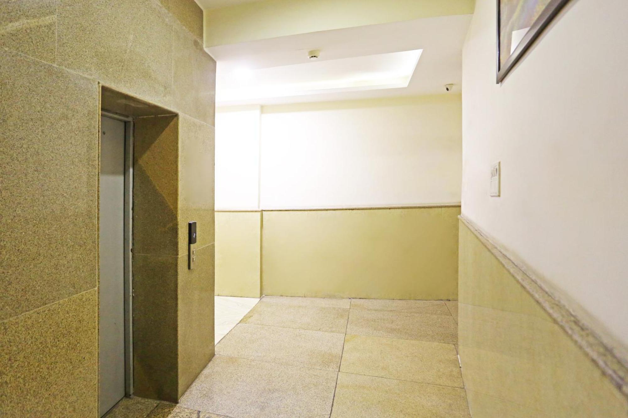 Hotel The Kiara Near Delhi Airport Ню Делхи Екстериор снимка