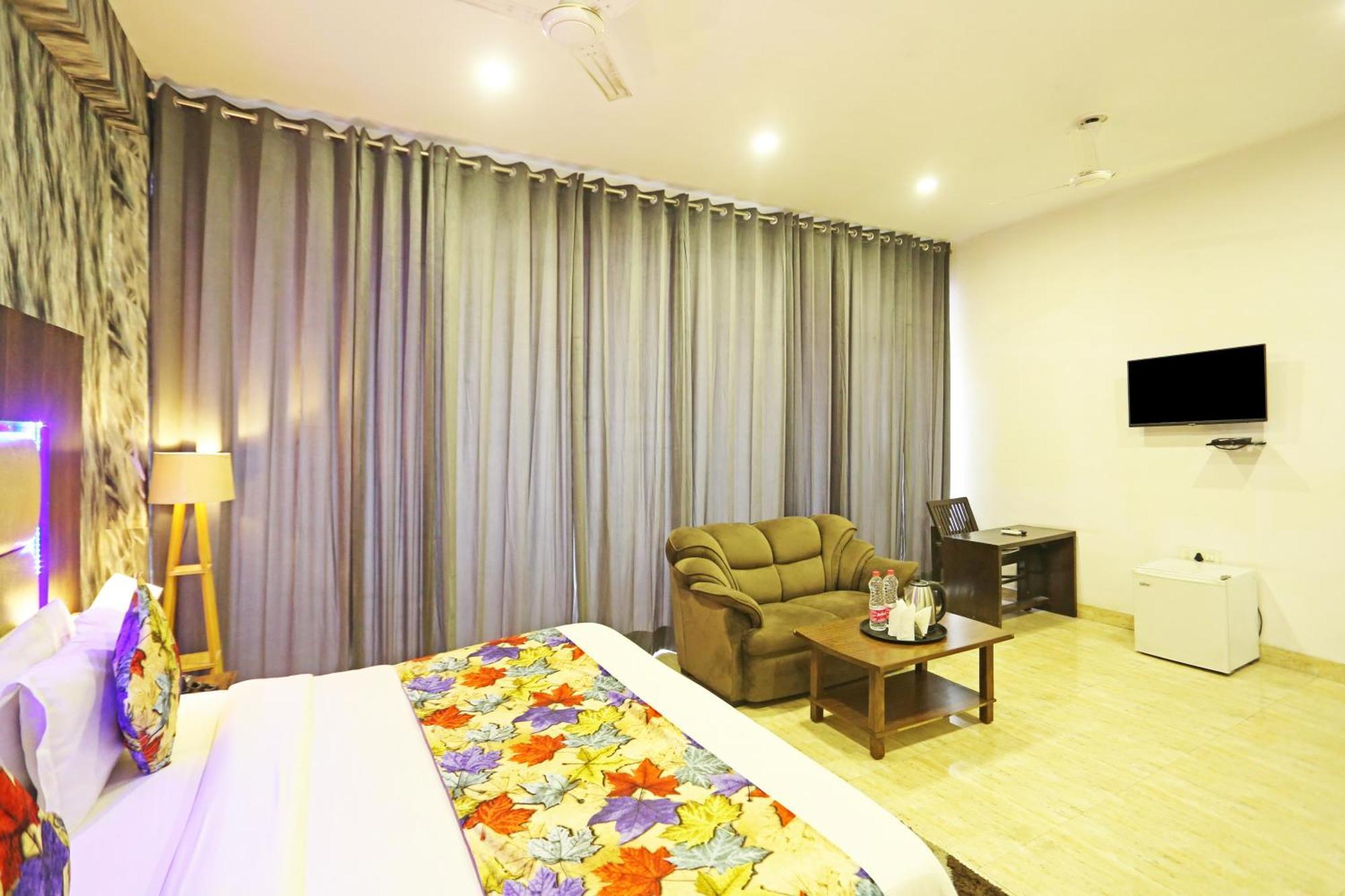 Hotel The Kiara Near Delhi Airport Ню Делхи Екстериор снимка
