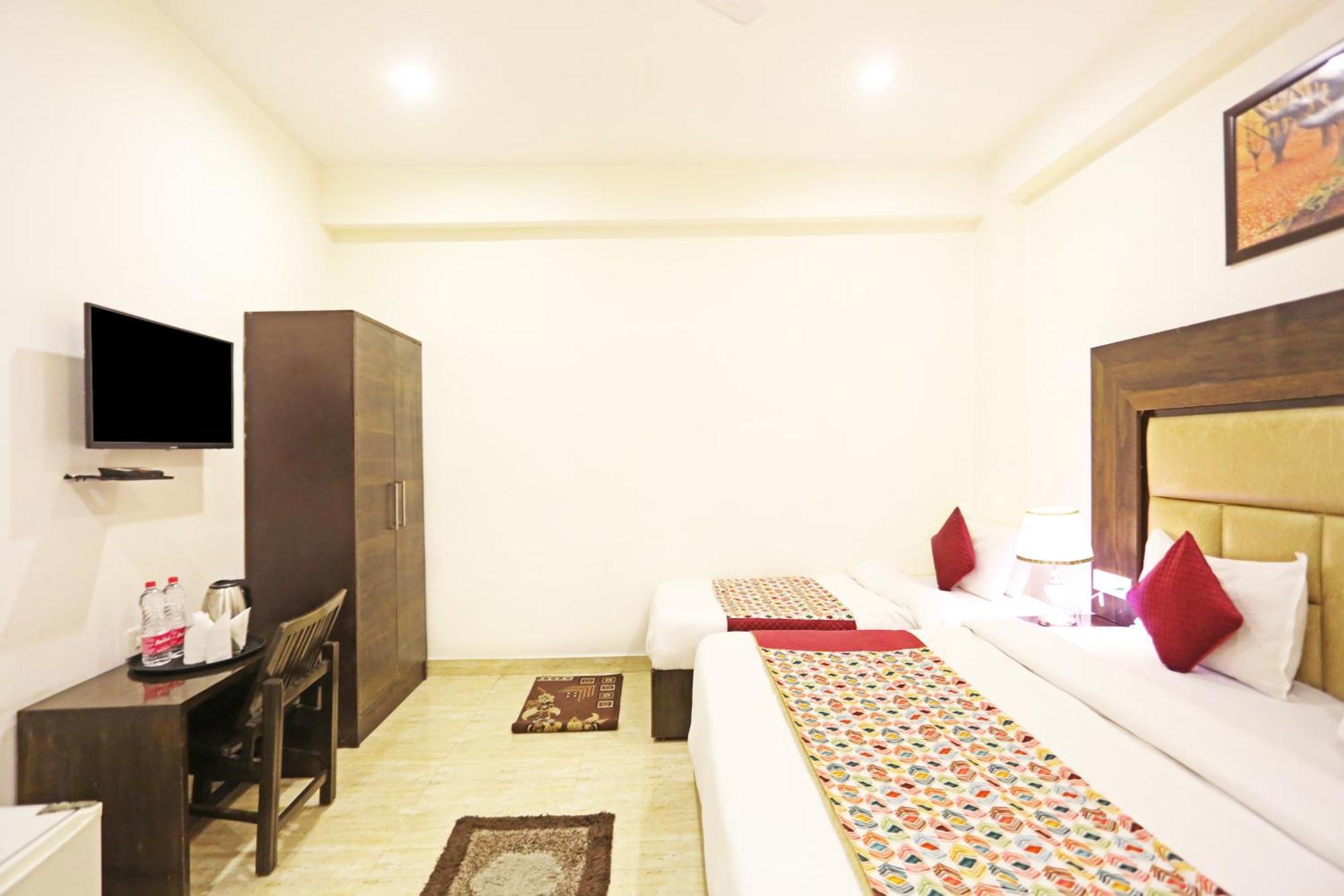 Hotel The Kiara Near Delhi Airport Ню Делхи Екстериор снимка