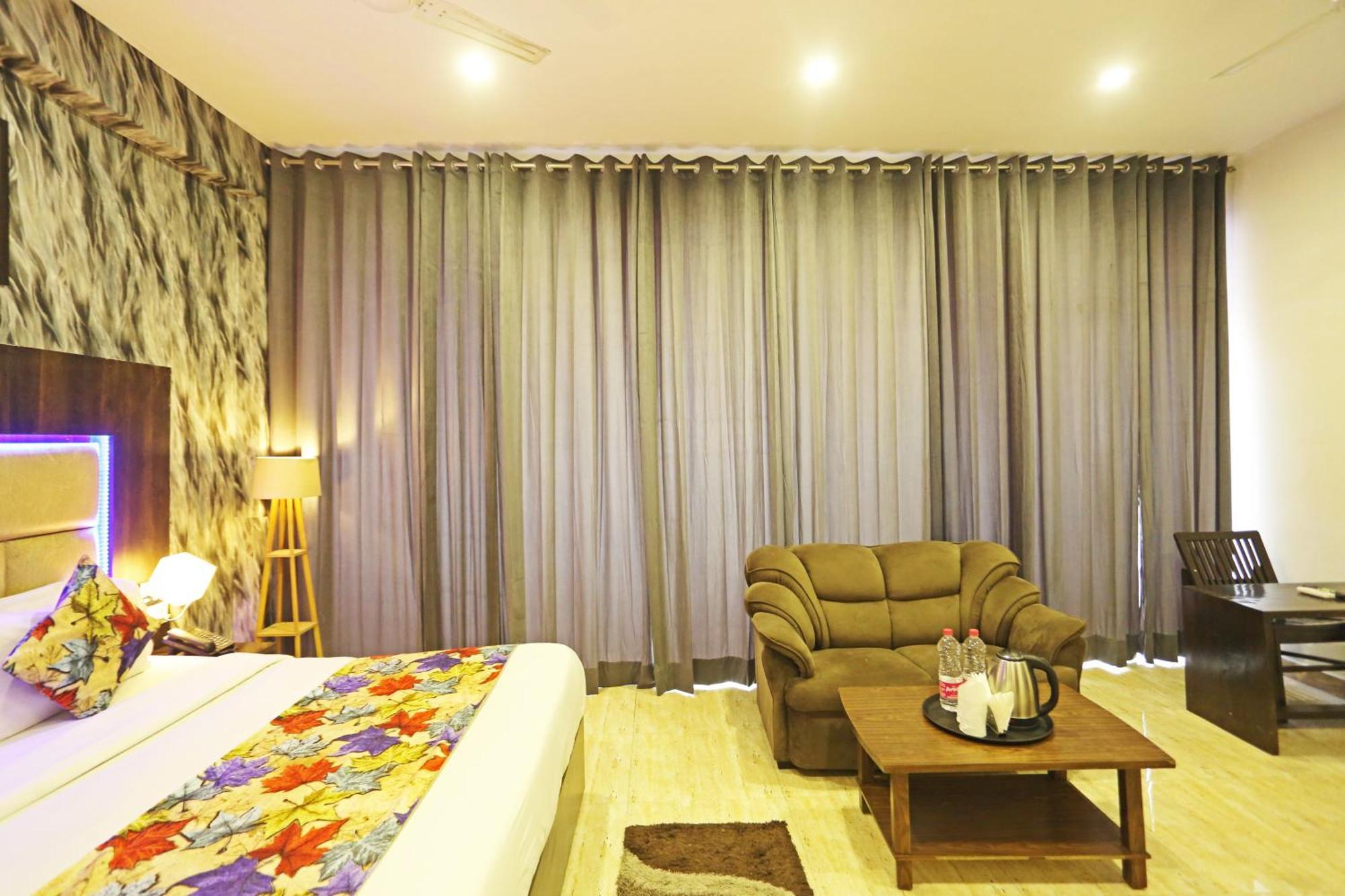 Hotel The Kiara Near Delhi Airport Ню Делхи Екстериор снимка