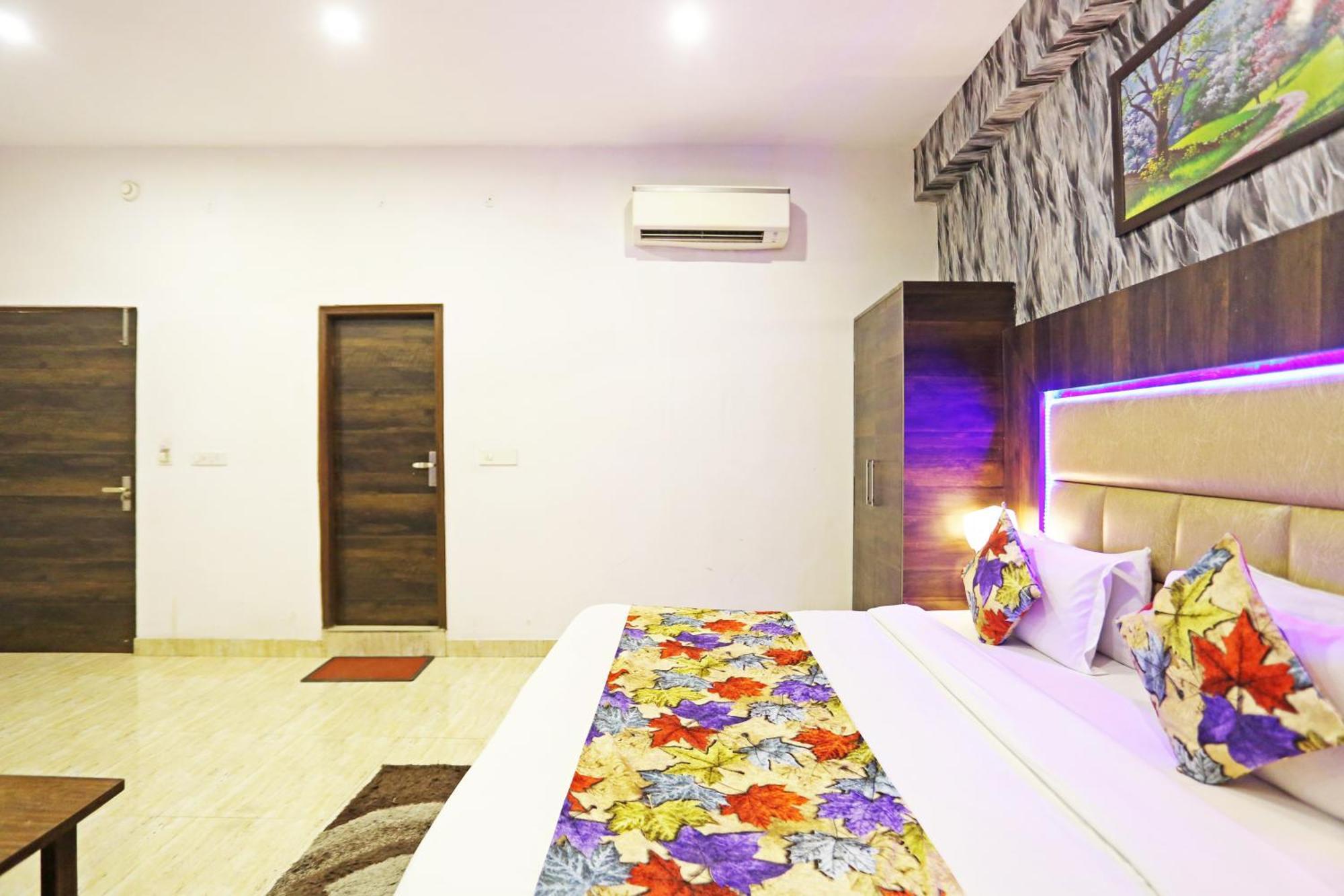 Hotel The Kiara Near Delhi Airport Ню Делхи Екстериор снимка